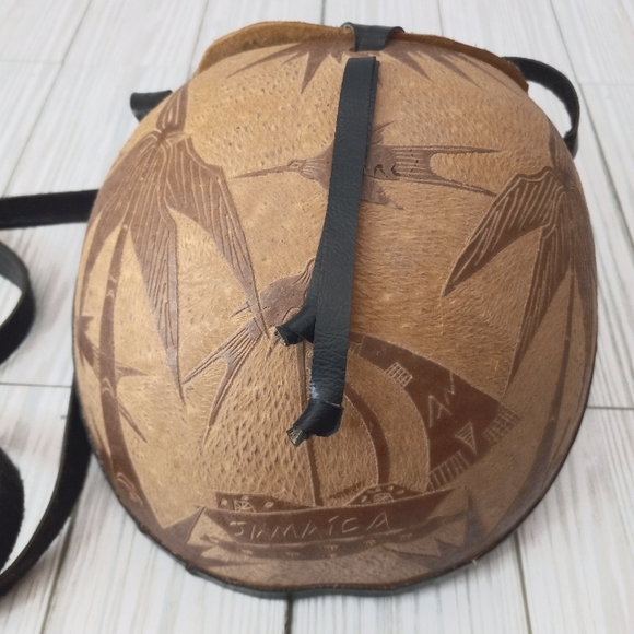 Jamaica Etched Coconut Tropical Crossbody Purse - Picture 2 of 12